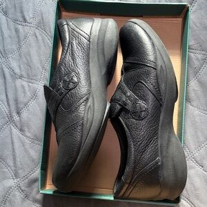 Clarks Black In-Motion Camp Footwear